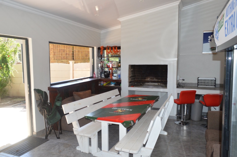 4 Bedroom Property for Sale in Flamwood North West
